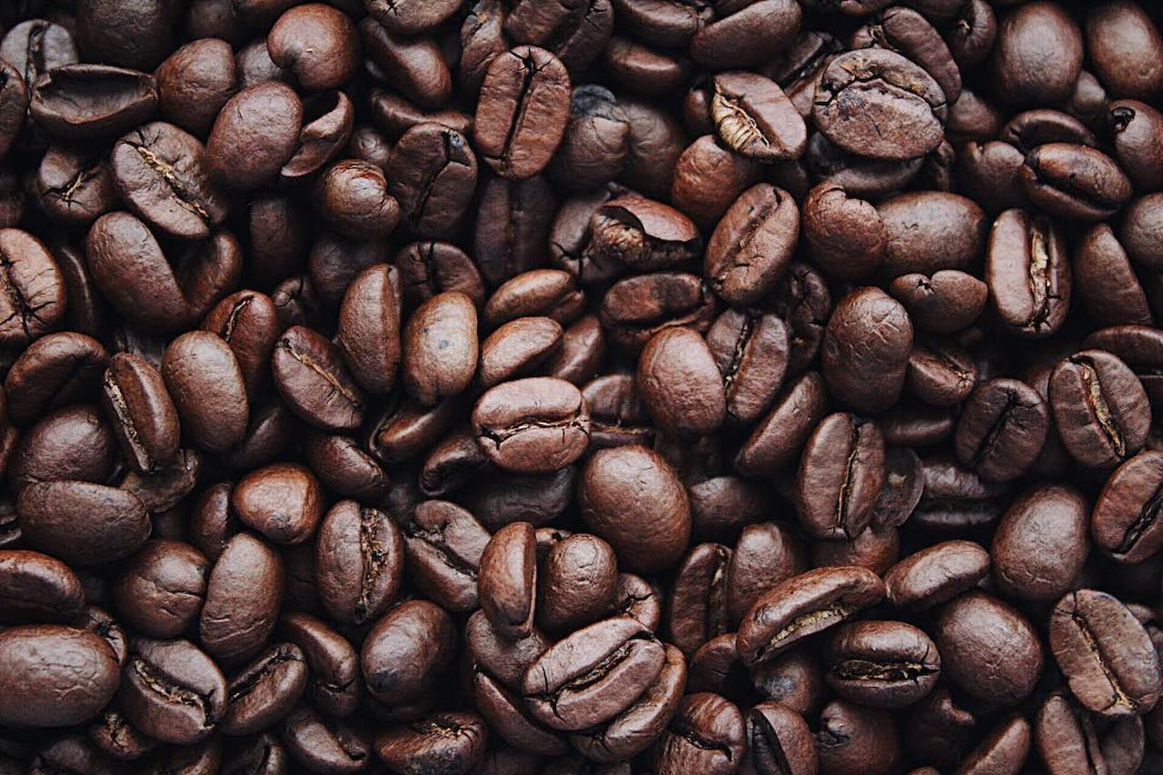 La caféine permet d'améliorer la performance en endurance du traileur, du coureur, du triathlète et du cycliste