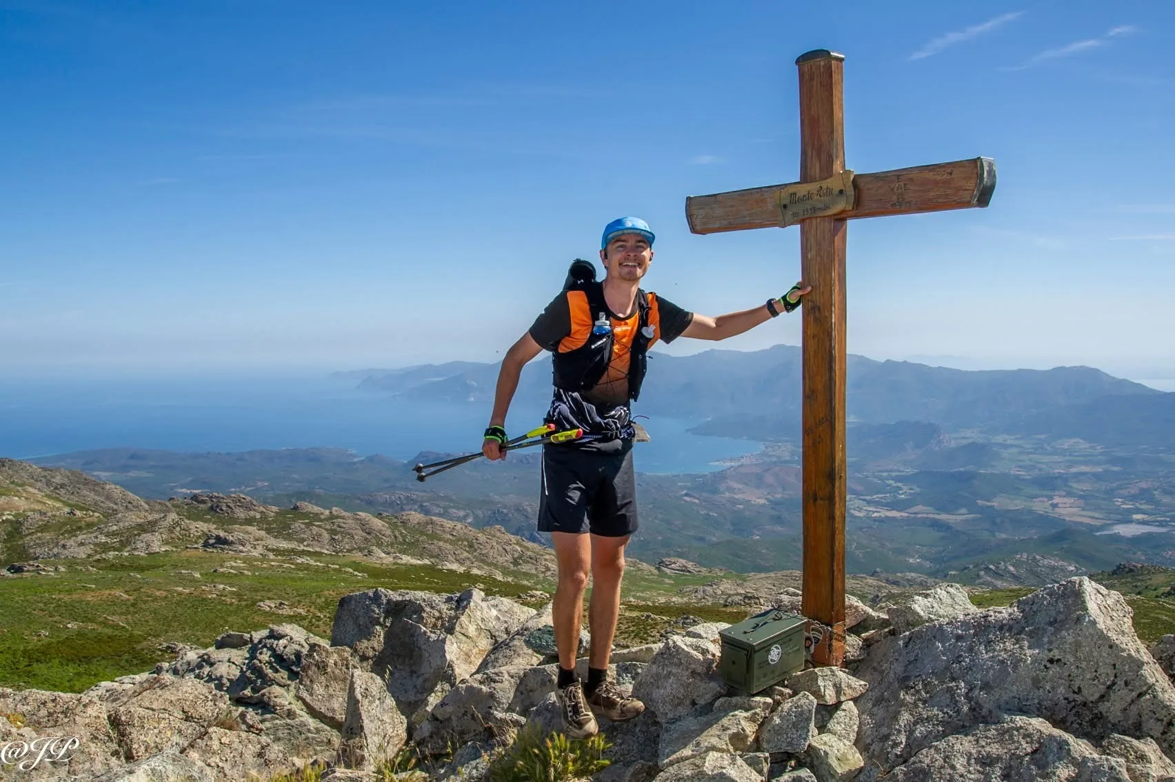 Florian Mouchel en trail au sommet du Monte Astu, en Corse