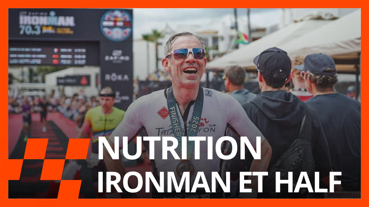 Un triathlète médaillé, tout sourire à l'arrivée d'un Ironman 70.3, avec le texte « Nutrition Ironman et half »